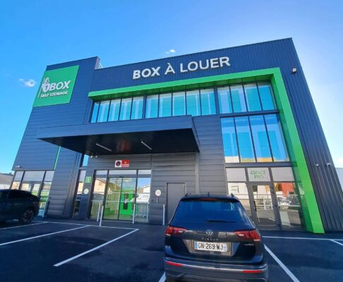 La transformation d’un entrepôt en box de stockage à Mérignac (33)